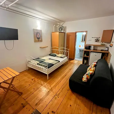 Peter Rooms-2